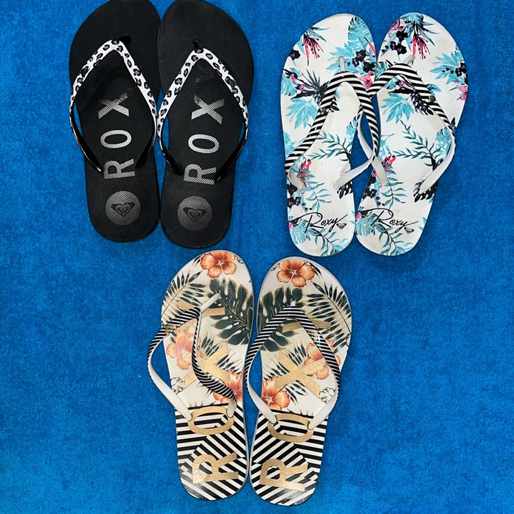 3 Pairs of Roxy Flip Flops